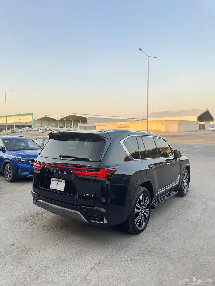 للبيع لكزس 2023 BB LX600 - سعودي - ممشى قليل جدا 4