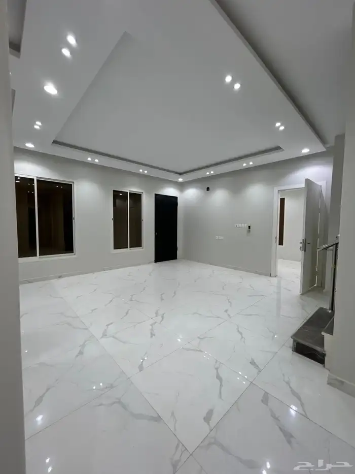 للبيع فلتين بالرياض حي الخليج 10