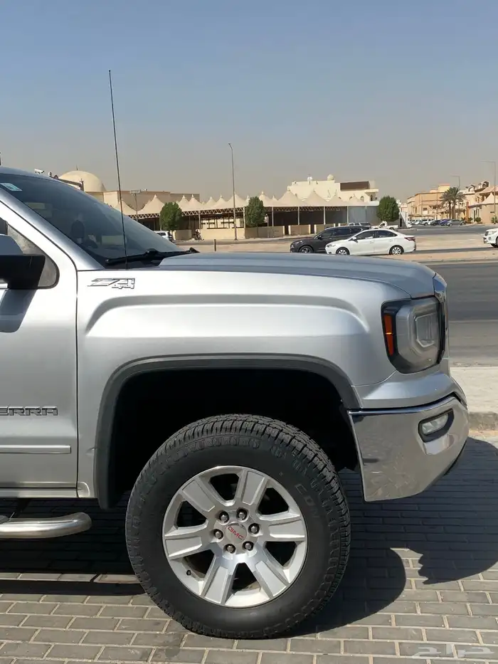 سييرا 2016 فل كامل Z71 اللون فضي SLE 15