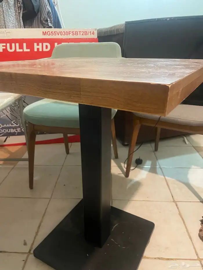 طاولات وكراسي ولمبات ع شكل اكواب وغلابه كبيره 5