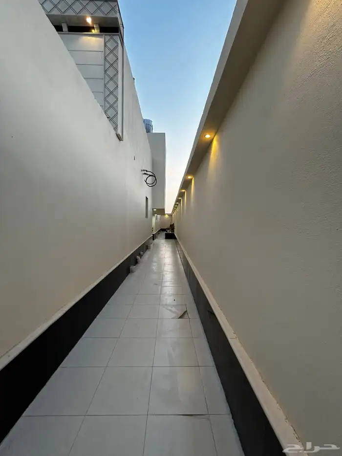 دور للبيع في حي النبلاء 422م 11