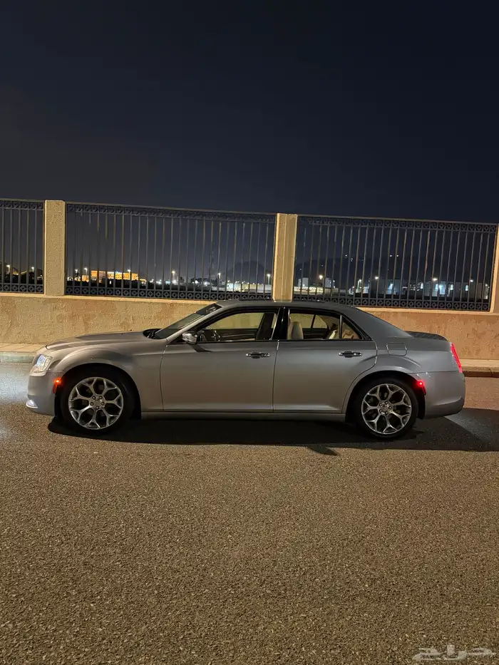 للبيع كرايسلر 2016 فل كامل V8 1