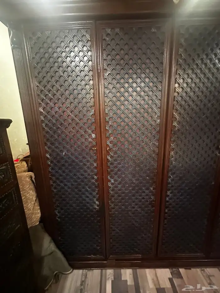 خزانة فخمة خشب طبيعي بنقوش شرقية أنيقة 0