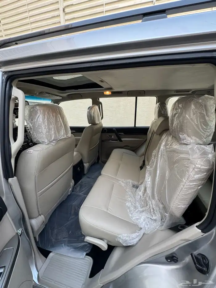 للبيع جيب مستوبيشي باجيرو فل كامل عداد قليل علامة ذهبيه 13