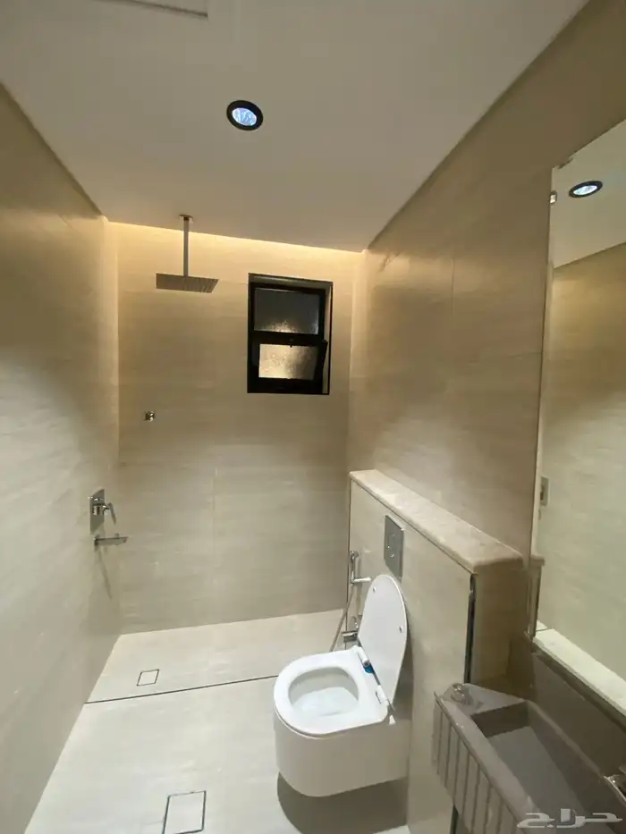 للبيع شقة دور ارضي مع سطح خاص تشطيب Vip في أبها حي البديع 13