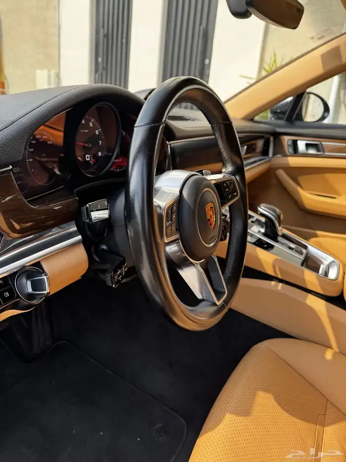 بورش باناميرا 8