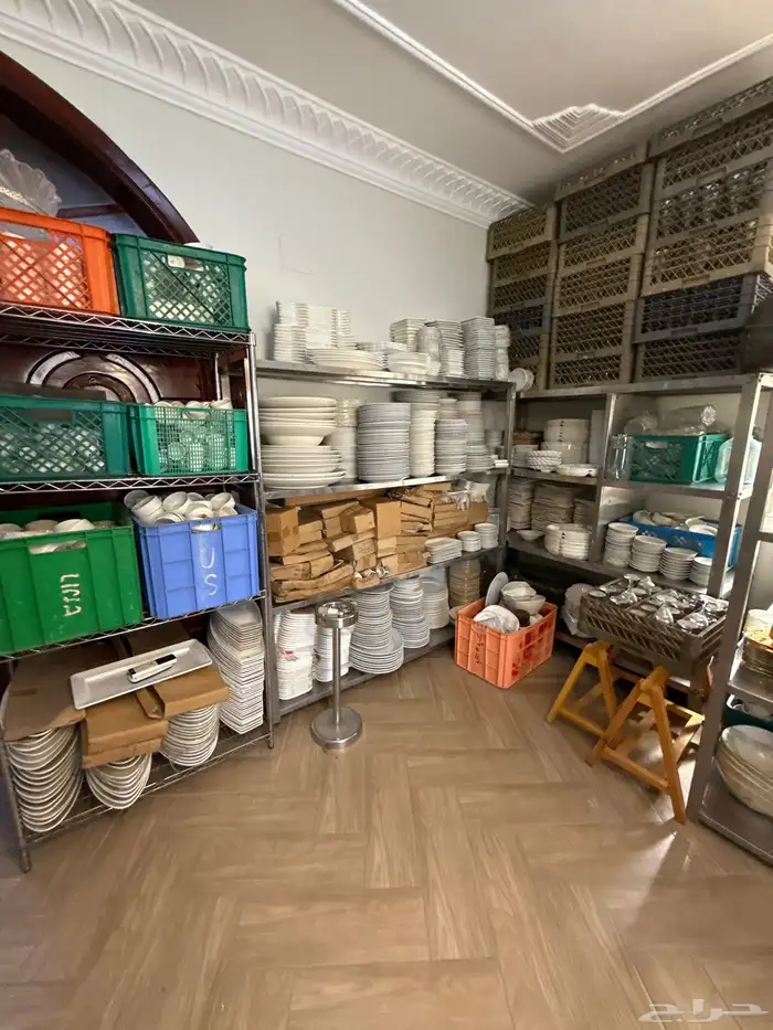 صحون وسخانات وسفنديشات وسواكل. وكاسات كلها جديده 1