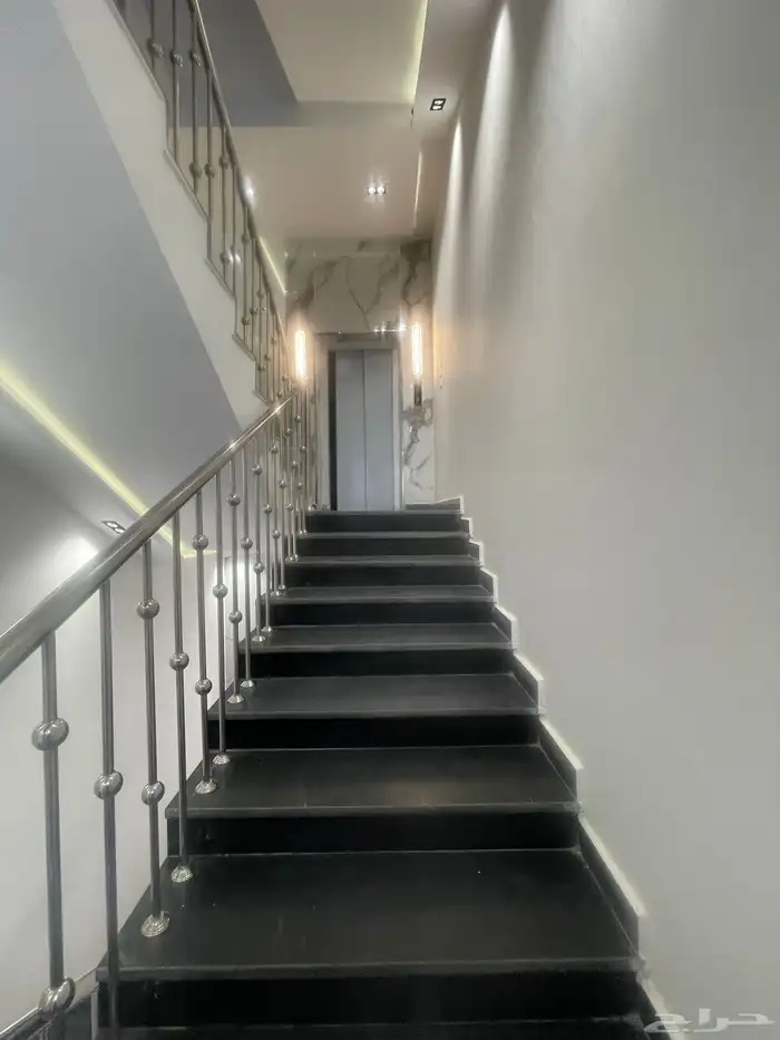 للبيع ادوار ارضيه وشقق علويه حى المعارض خميس مشيط 22