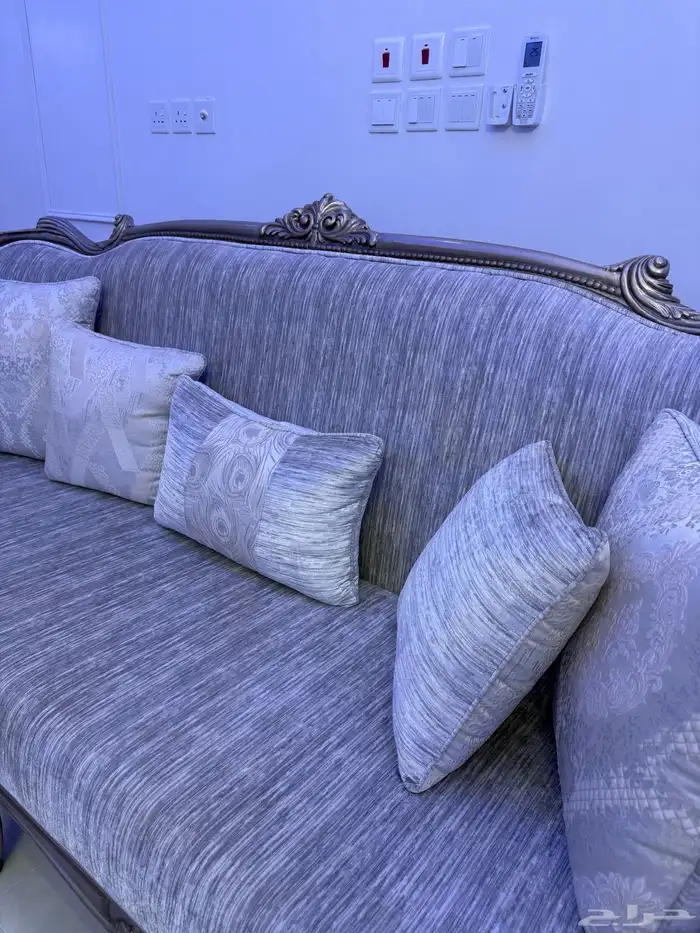 كنب صاله فخم مع طاولات الضيافه 2