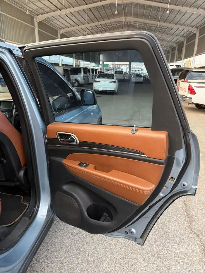 للبيع جيب جراند شيروكي 2013 21