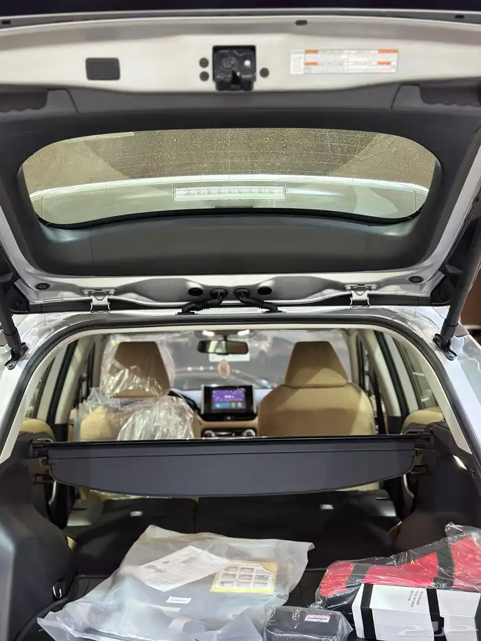 تويوتا راف فور XLI فتحة سقف الوان فضي موديل 2025 5