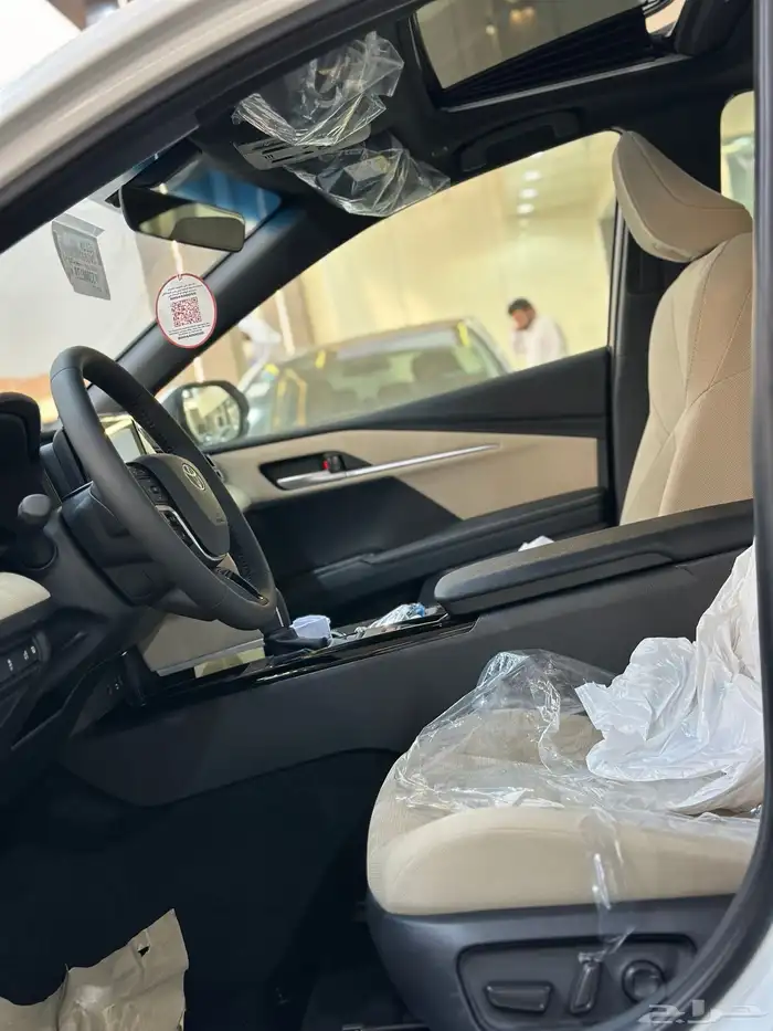 تويوتا كامري LE بنزين الوان ابيض موديل 2025 15