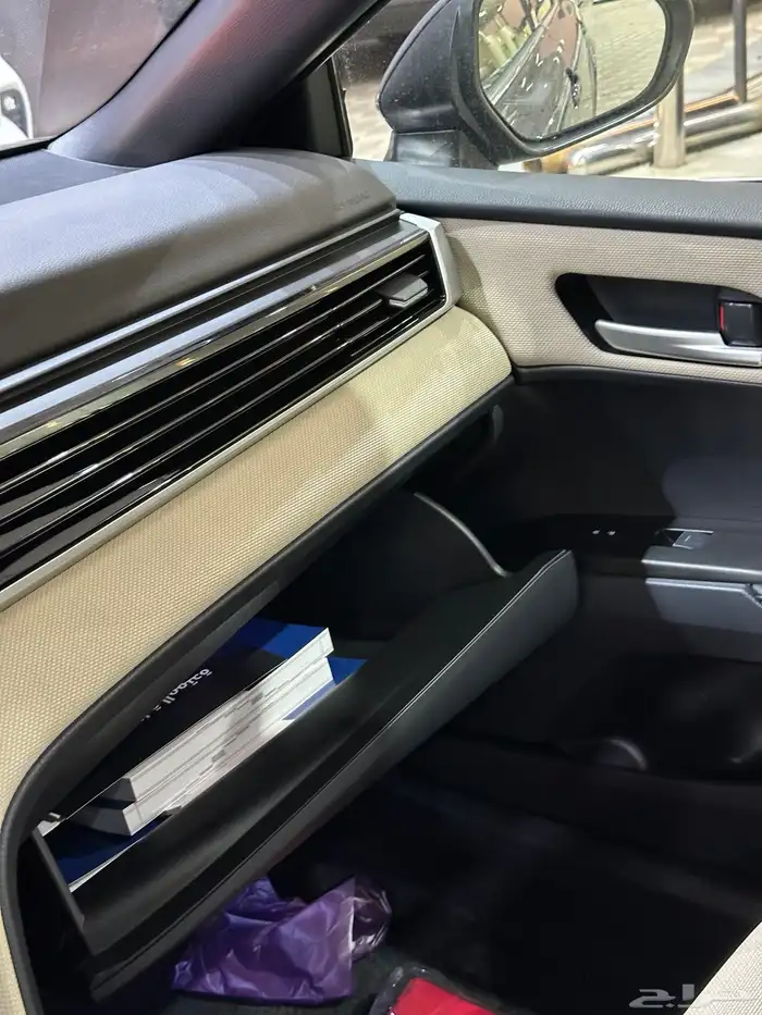 تويوتا كامري E بلص هايبرد الوان كحلي موديل 2025 12