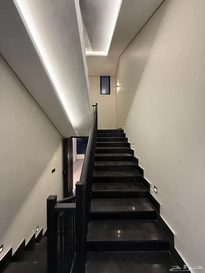 للبيع شقق ارضيه وشقق علويه ف ابها المحاله حي الزهور 20