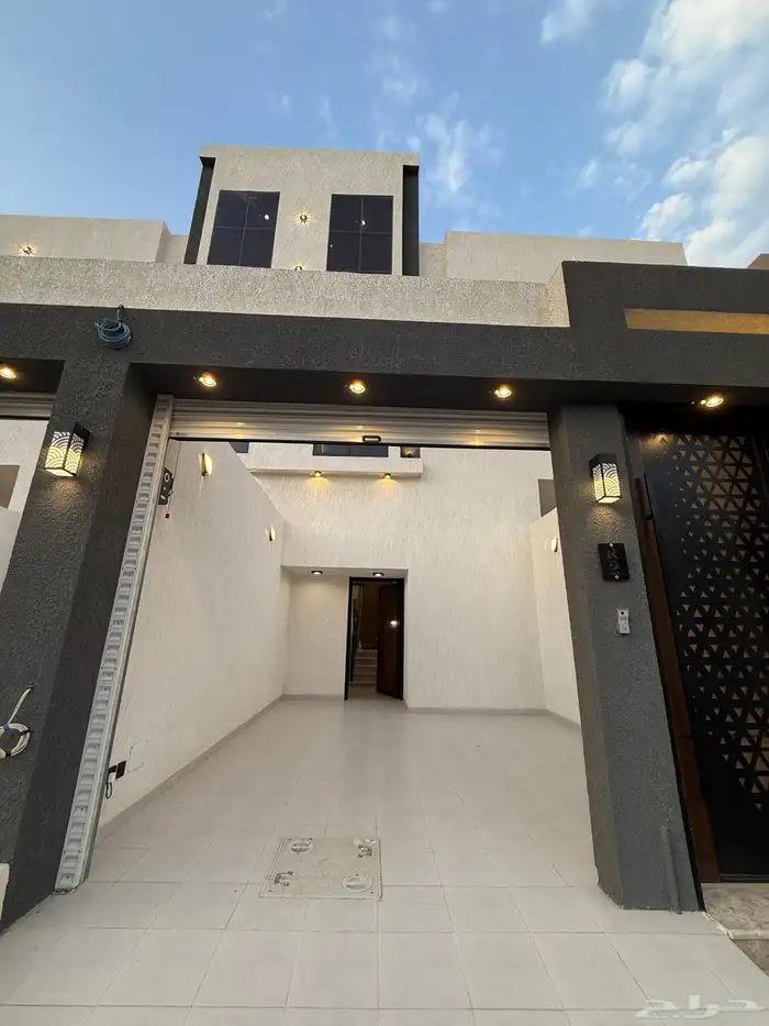 للبيع ارواف علويه وارواف ارضيه ببايكة سيارة ابها حي الزهور 28