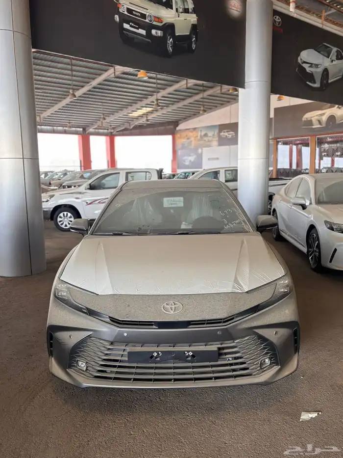 كامري LE هايبرد 2025 تيتانيوم 1