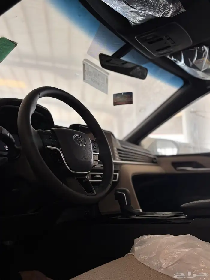 كامري LE هايبرد 2025 تيتانيوم 12