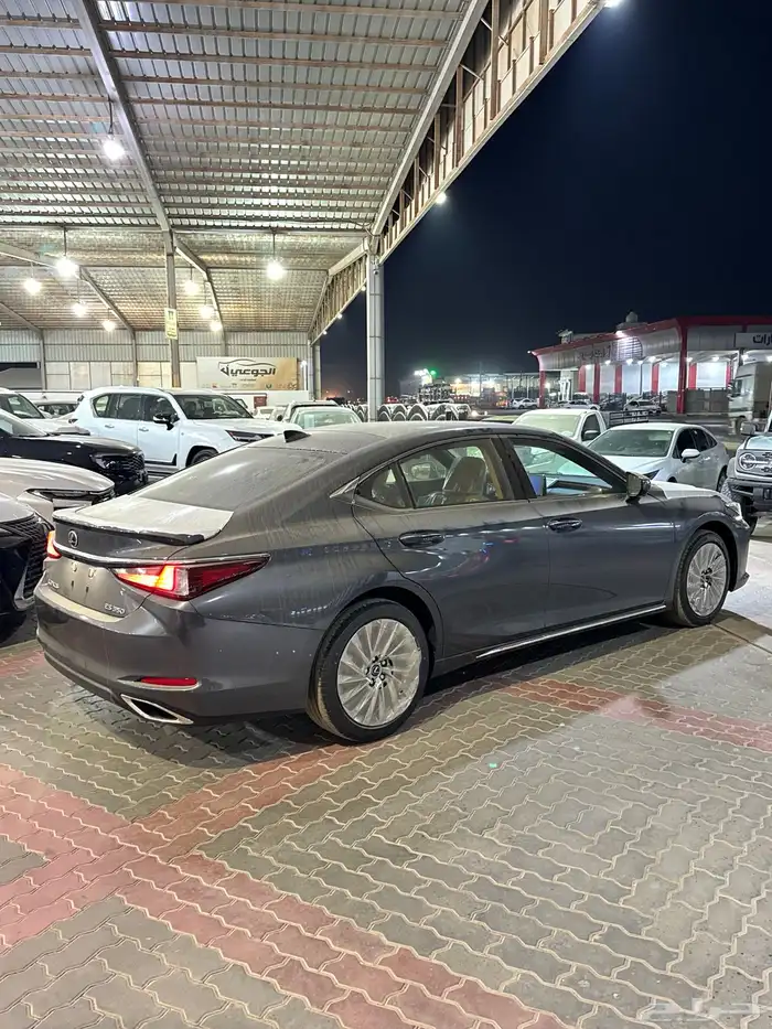لكزس ES350 فئة CC بنزين 2025 2