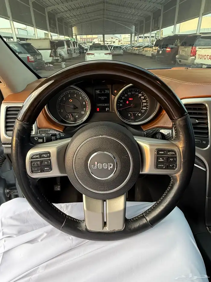 للبيع جيب جراند شيروكي 2013 26