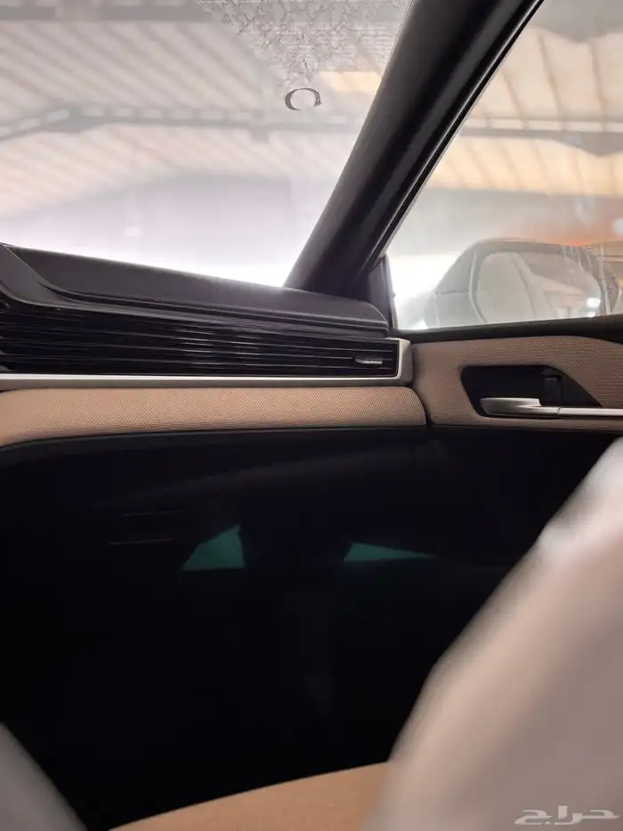 كامري LE هايبرد 2025 تيتانيوم 6