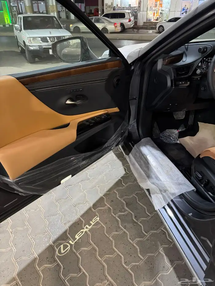 لكزس ES350 فئة CC بنزين 2025 7