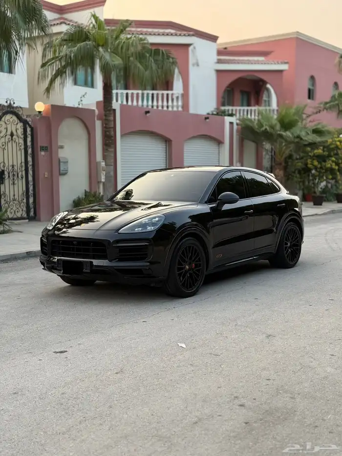 Porsche Cayenne GTS 2022 1