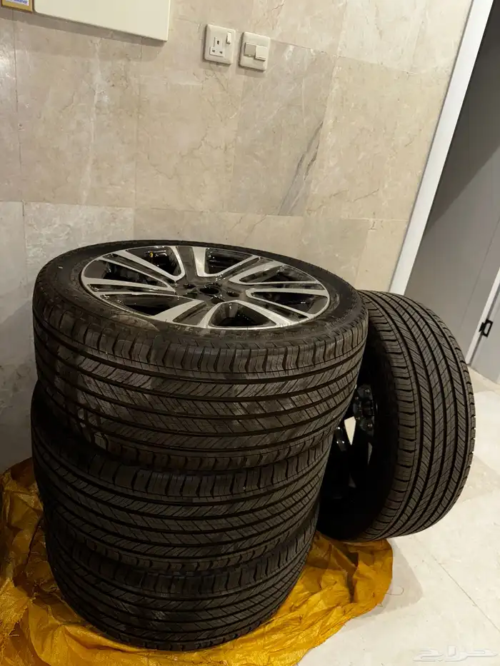 جنوط رنج روفر كلاسيك بكفراتها ( جديده ) 3