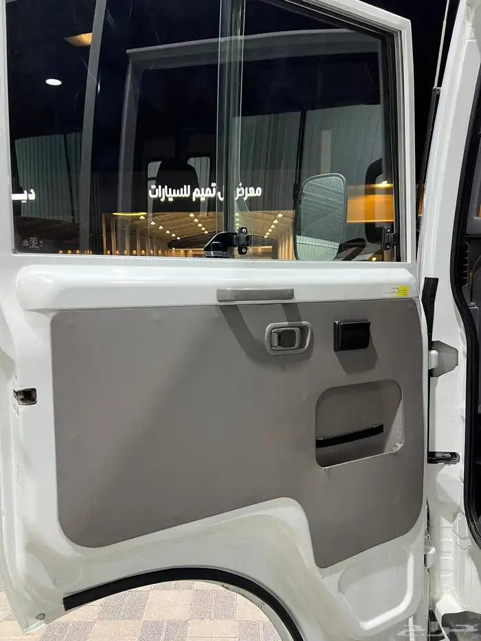 للبيع باص نيسان سيفيليان موديل 2008 (ممشي قليل ) 6