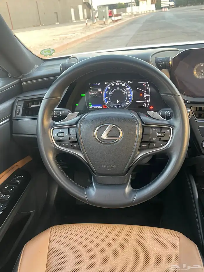 لكزس 2022 ES هايبرد 9