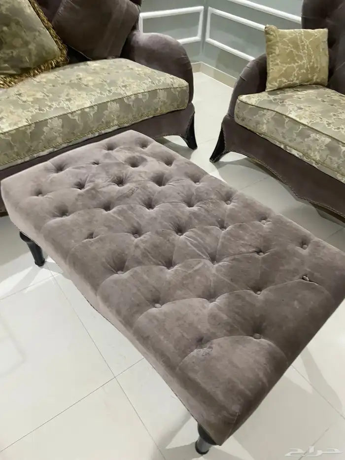 كنب كلاسيكي فخم اربع قطع وطاوله 3