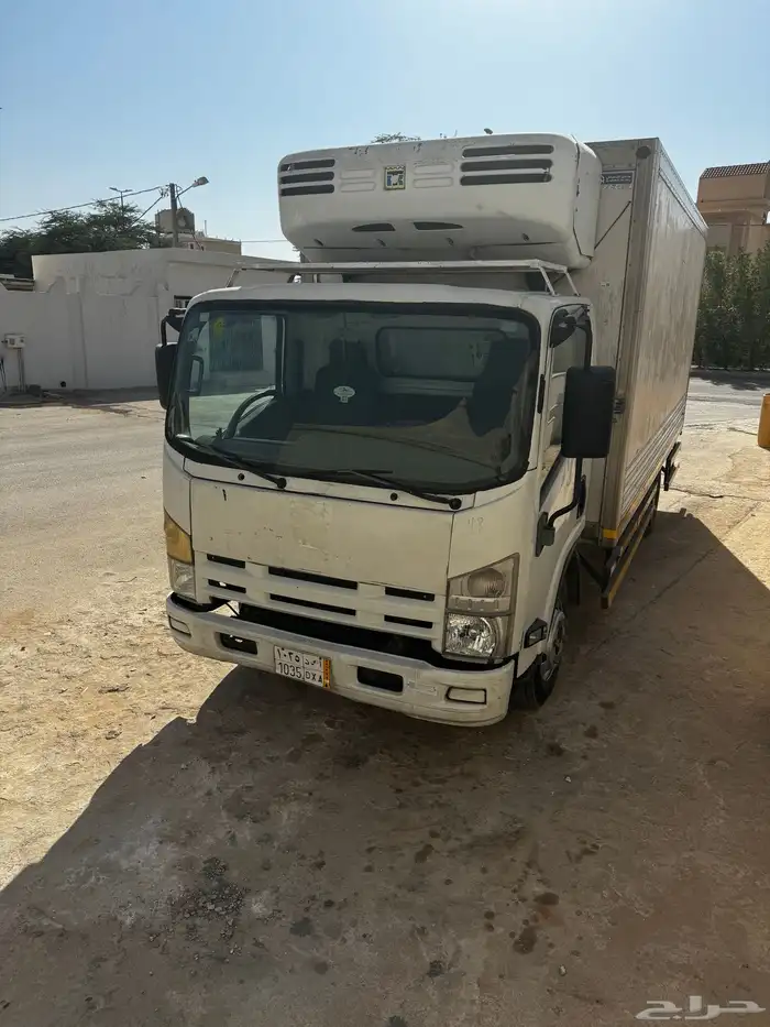 للبيع دينا ايسوزو 2012 5 متر 1