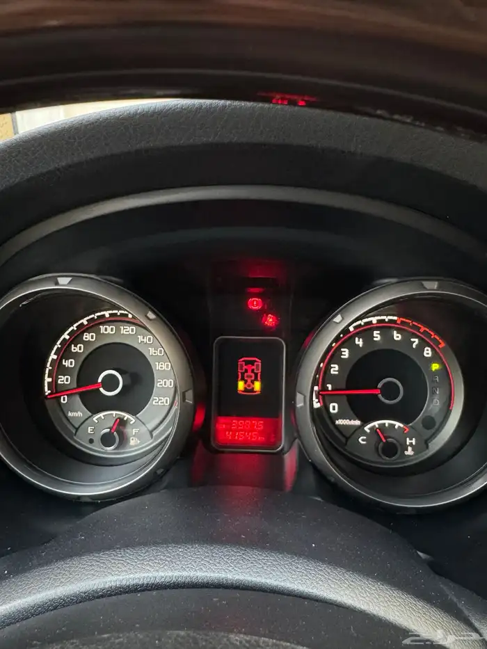 للبيع جيب مستوبيشي باجيرو فل كامل عداد قليل علامة ذهبيه 23