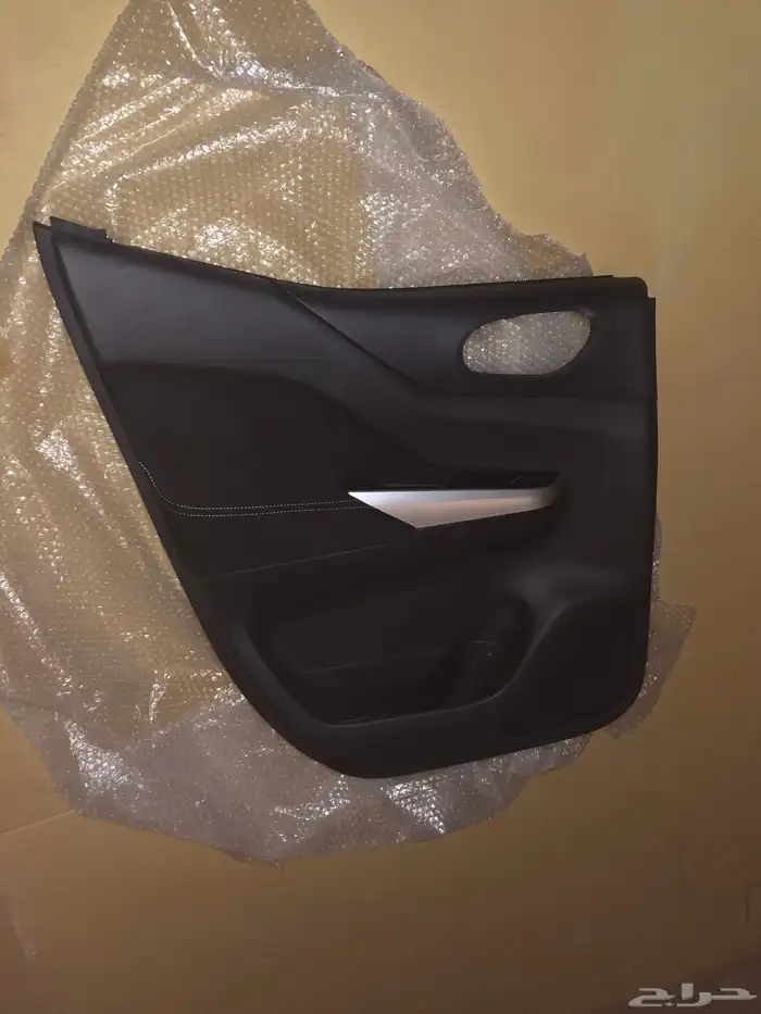 ديكور الباب خلفي نافارا 2016-2022 اصلي وكالة 1