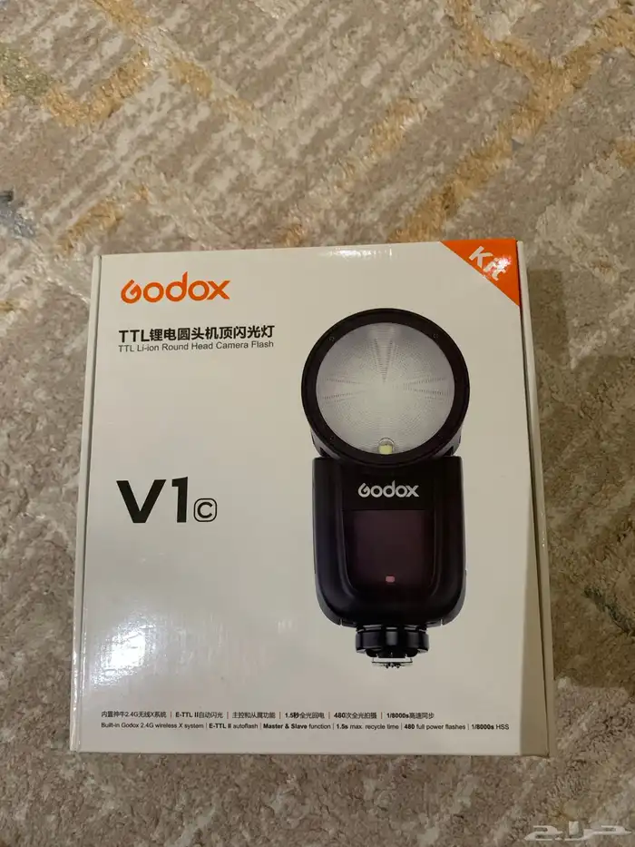 عدسات تصوير بحالة ممتازة وفلاش Godox V1C 22