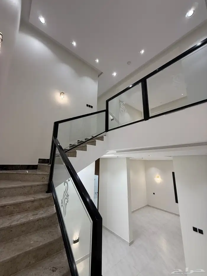 للبيع ارواف علويه وارواف ارضيه ببايكة سيارة ابها حي الزهور 42