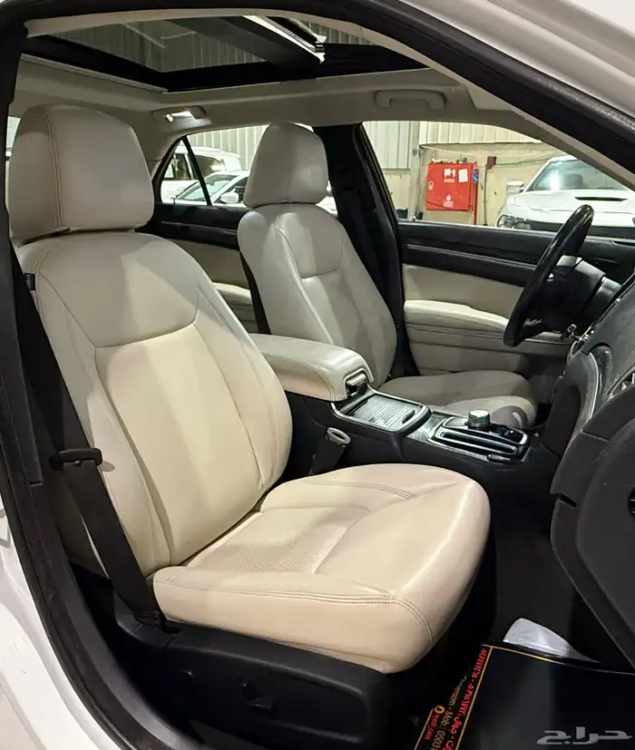 كرايزلر 2018 C300V6 فل (بحالة ممتازة) 7