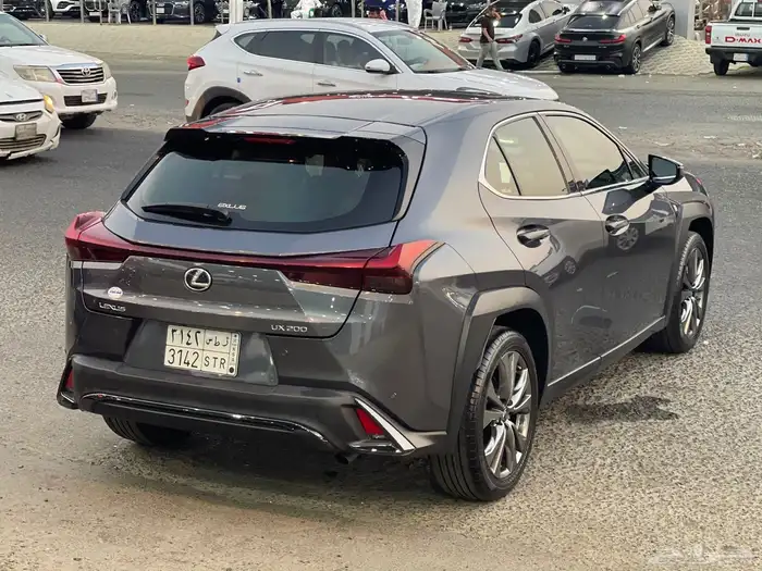 لكزس UX F 2023 شبة جديد 4