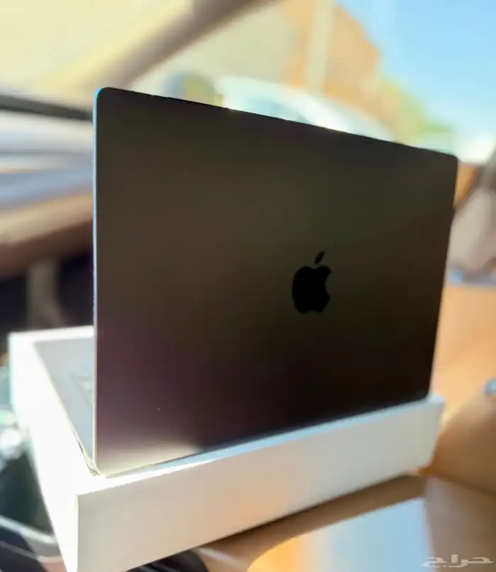 ماك بوك برو M4 1