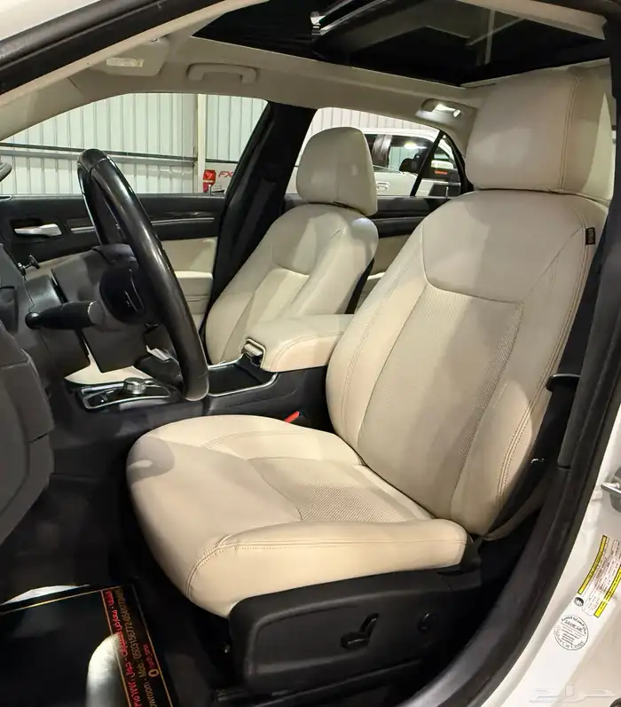 كرايزلر 2018 C300V6 فل (بحالة ممتازة) 5
