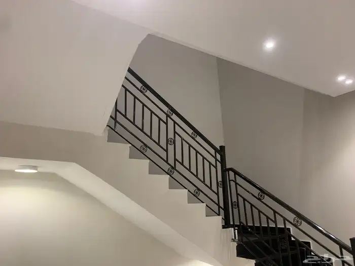 للبيع فيل ا دوبلكس صغيرة مختصرة بسعر مناسب 730 7