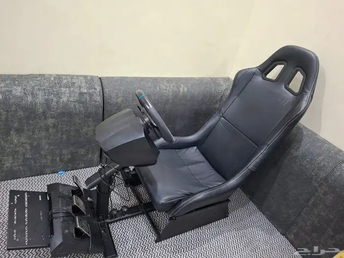 كرسي مع درقسون كامله معها أغراضها 0