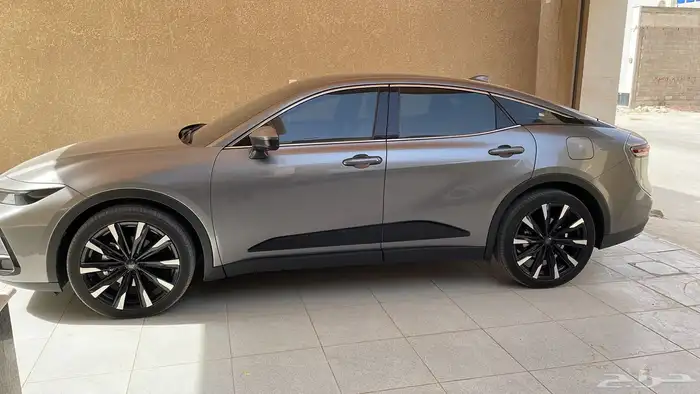 للبيع كراون 2023 اللون رمادي فل كامل دبل اعلى فئه ماجستا 4