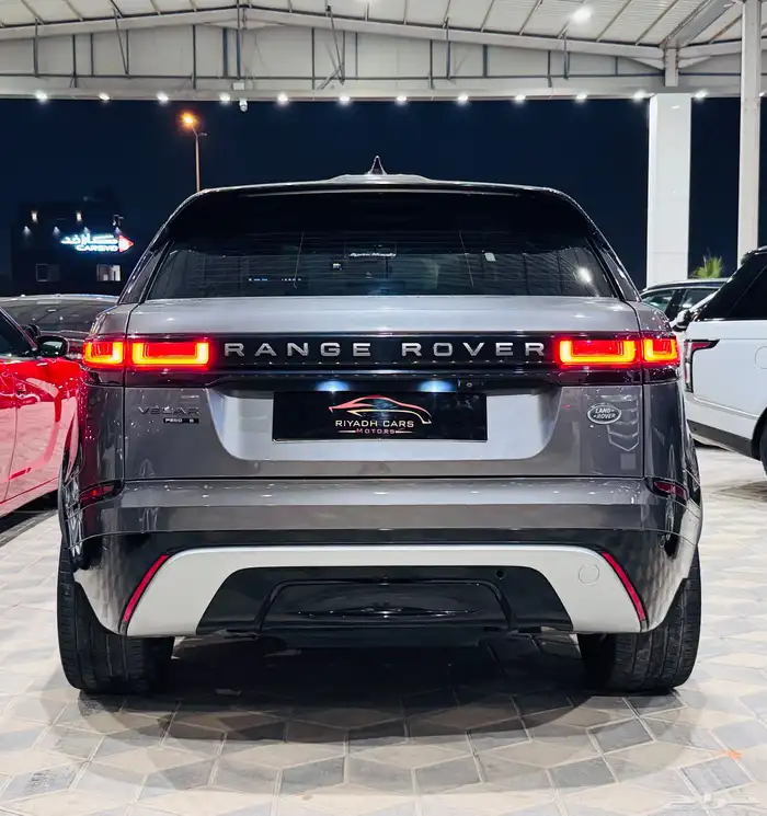 رنج روفر فيلار . SE P250 R-Dynamic 12