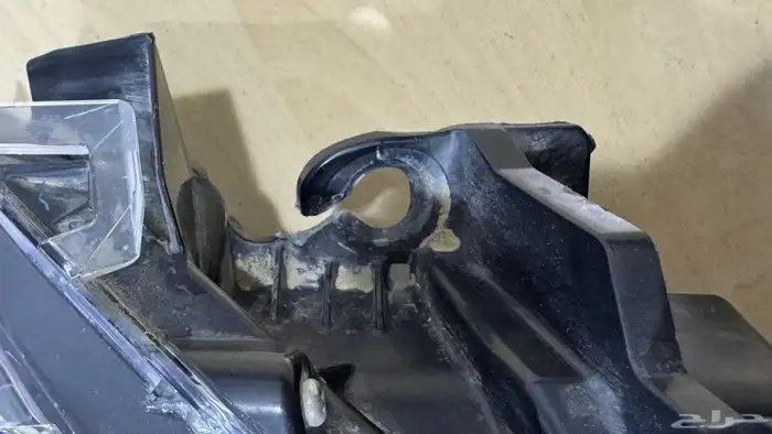 شمعة يارس 2023 وفوق جهة سائق نضيفه جدا 3