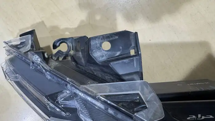 شمعة يارس 2023 وفوق جهة سائق نضيفه جدا 2