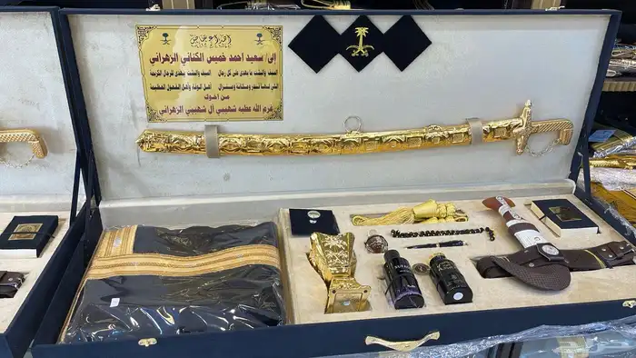 هدايا رجالية تخرج ترقية تقاعد زواج بشت سيف درع 49