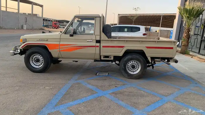 تويوتا شاص 1995 واقف الممشى على ((350)) 5