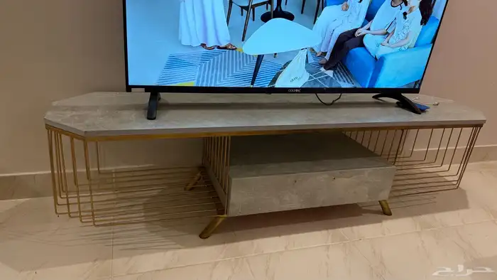 طاولة تلفزيون  طاوله واربع خدمه 1