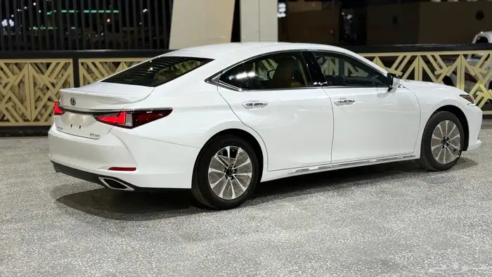 لكزس ES350 فئةCA بريمي 2025(198900)شامل الضريبة اقوى العروض 2