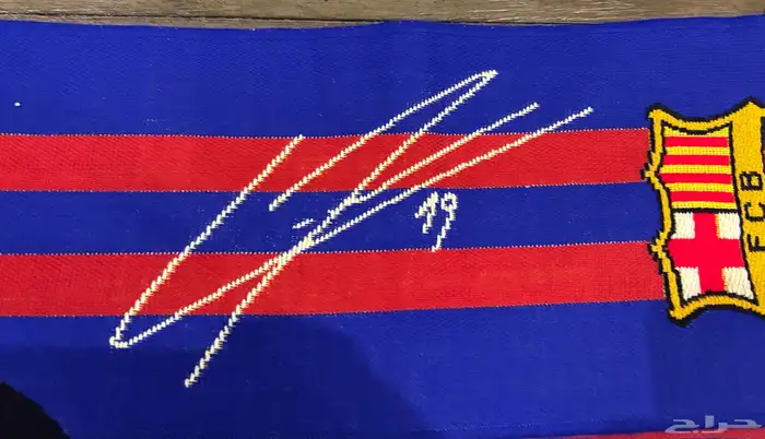 شال برشلونة من متجر برشلونة الرسمي بتوقيع وصورة لامين يامال 5